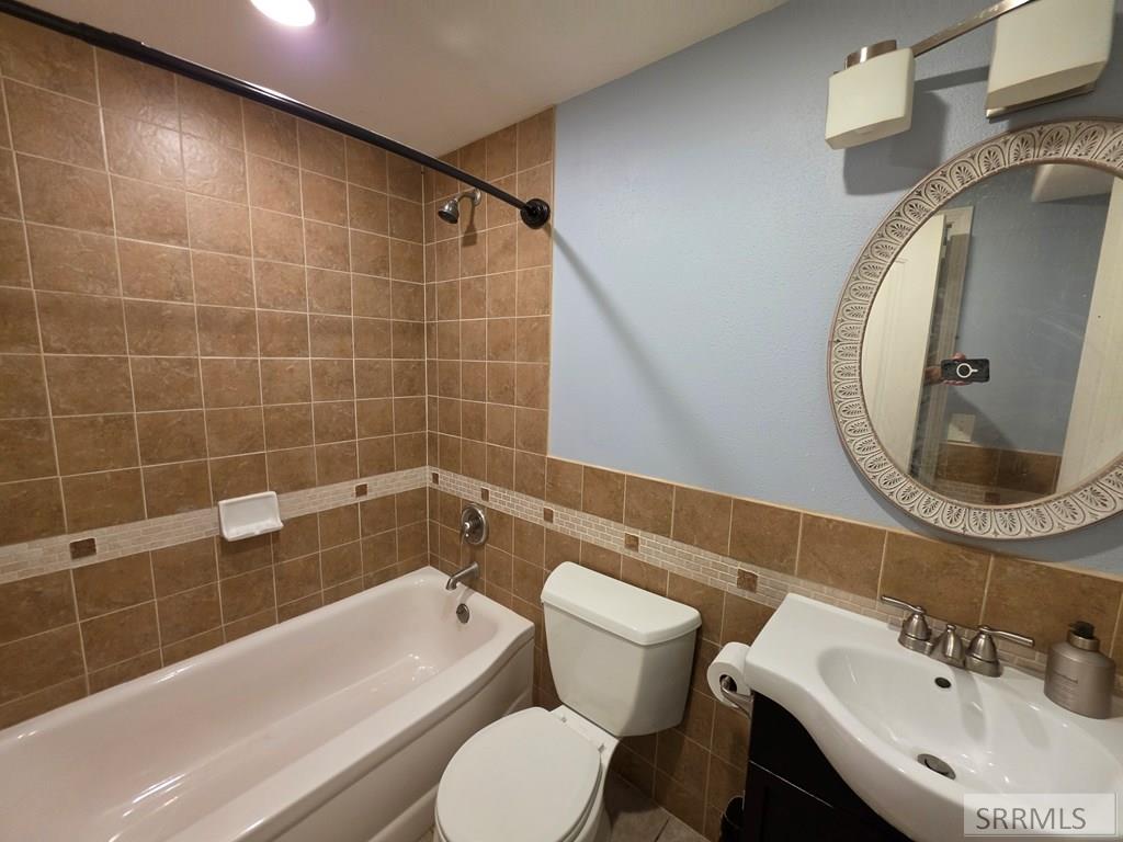 858 E 1000 N Property Photo 44