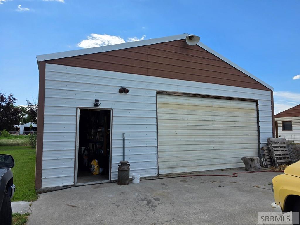 858 E 1000 N Property Photo 62