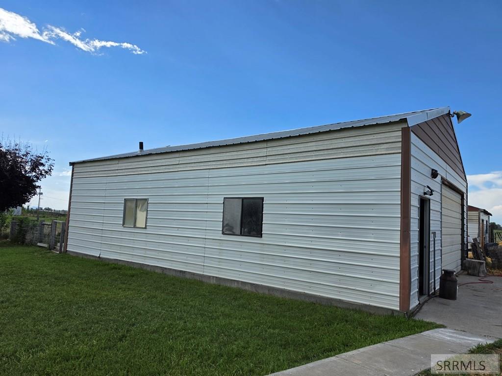 858 E 1000 N Property Photo 63
