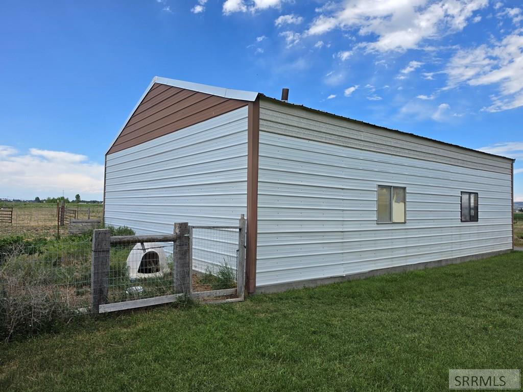 858 E 1000 N Property Photo 64