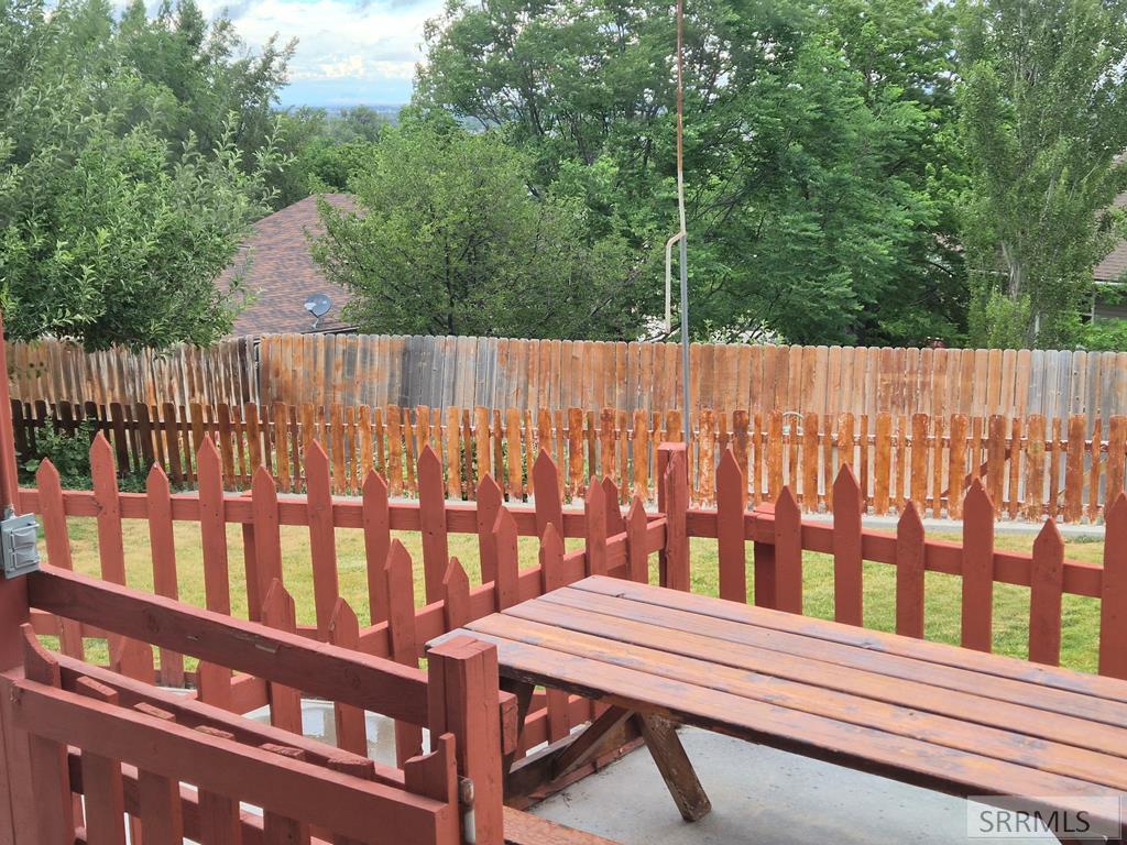 1036 Camas Lane Property Photo 8
