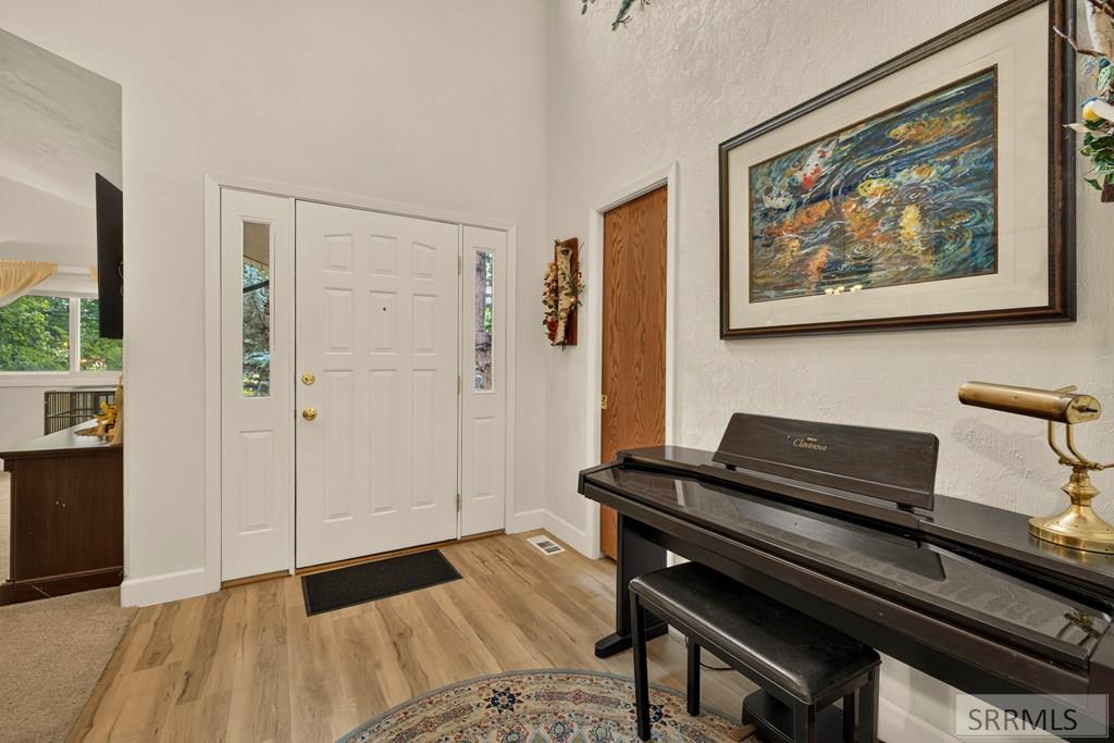 2195 S Midway Avenue Property Photo 3