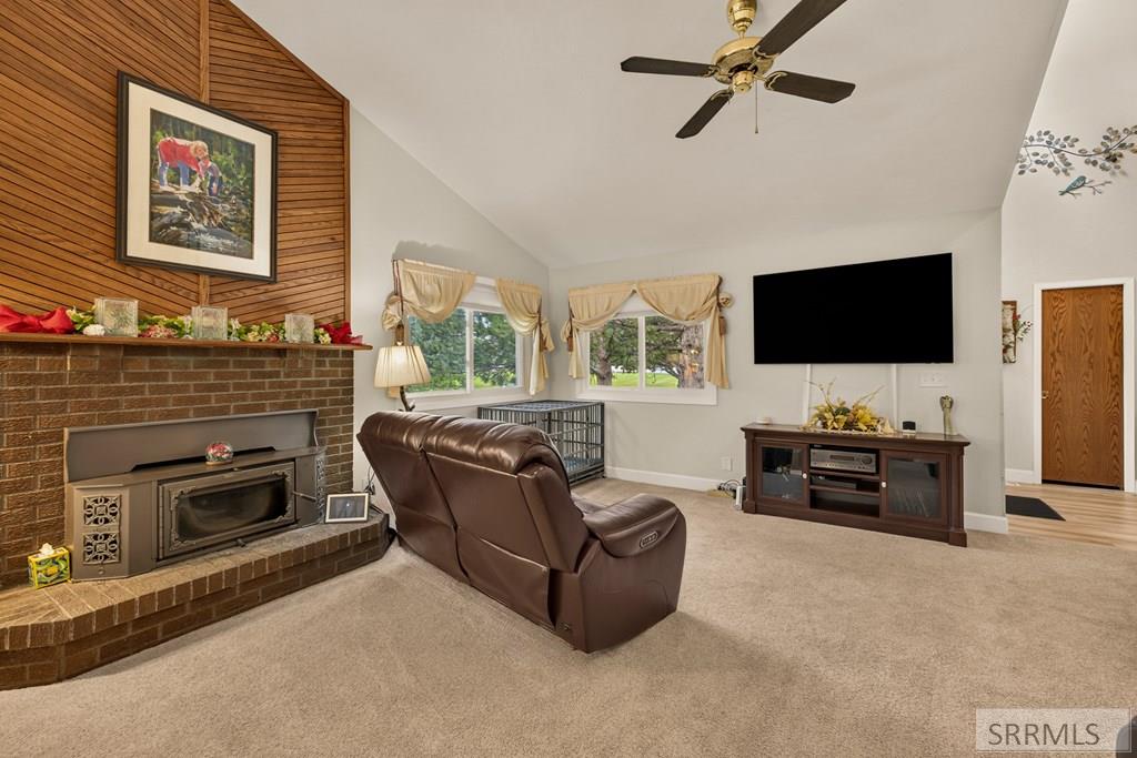 2195 S Midway Avenue Property Photo 6