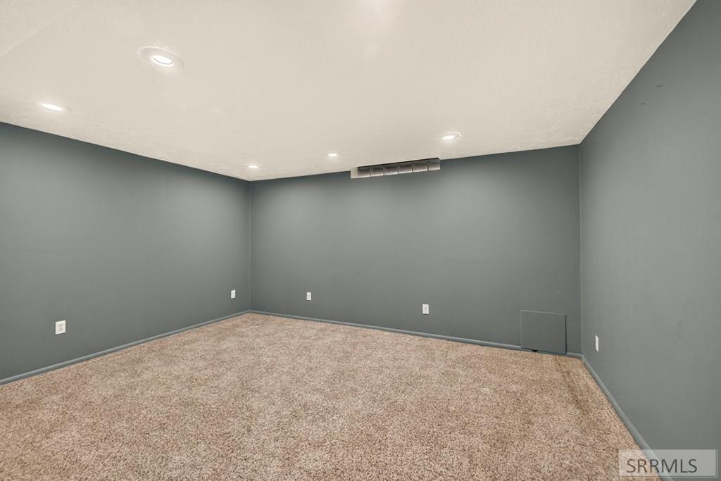 2195 S Midway Avenue Property Photo 37