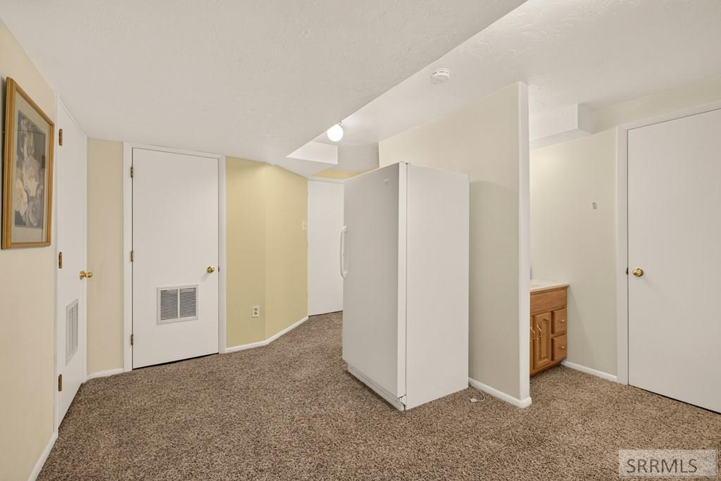 2195 S Midway Avenue Property Photo 38