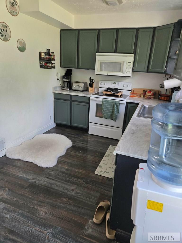 947 Cahoon Street Property Photo 8