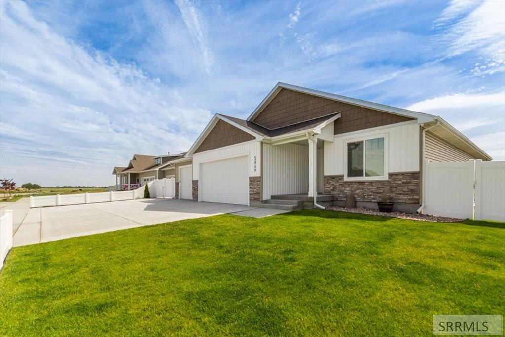 5849 Macrae Dr Property Photo 2