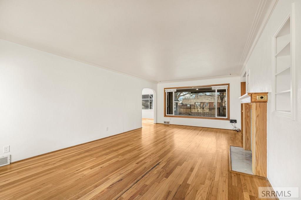 181 W 13th Street Property Photo 5