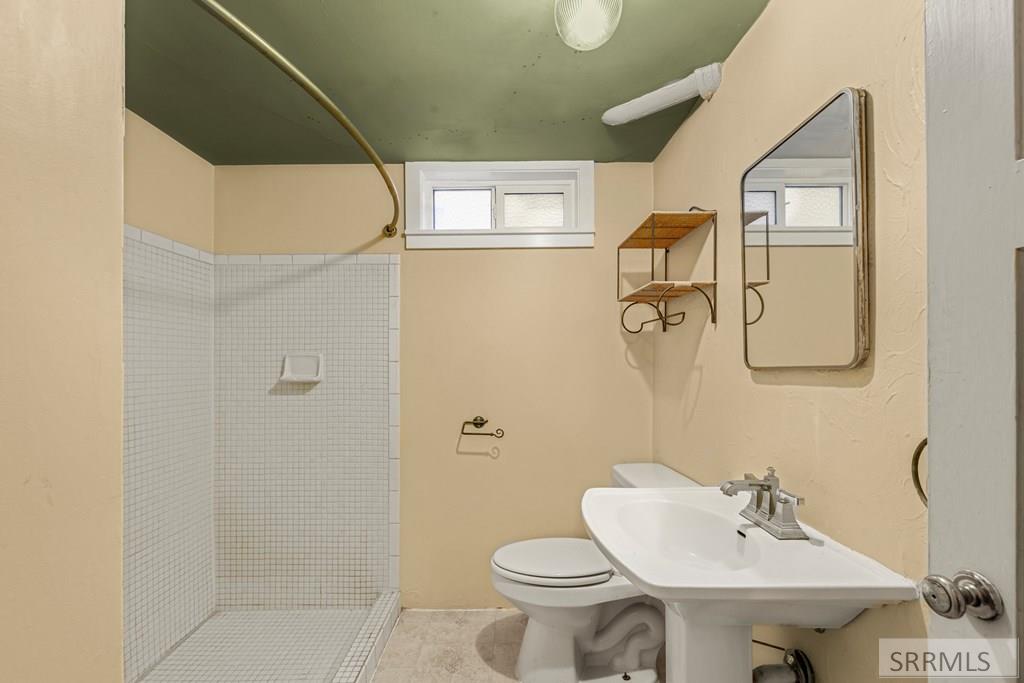 181 W 13th Street Property Photo 35