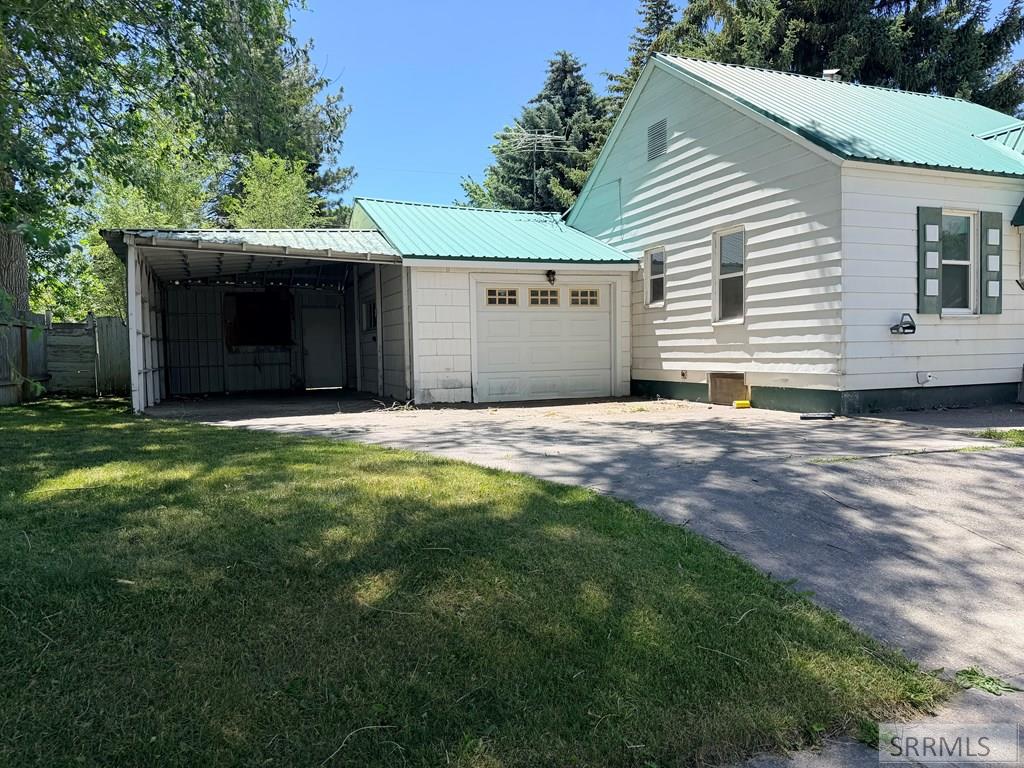 402 3rd Street Property Photo 2