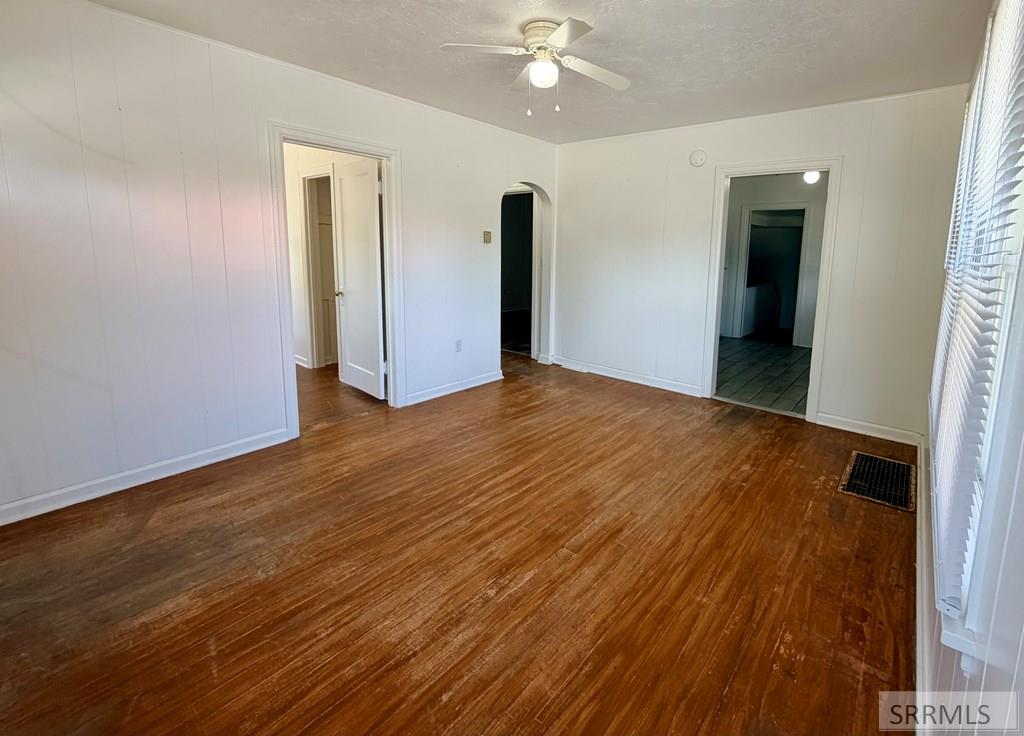402 3rd Street Property Photo 3