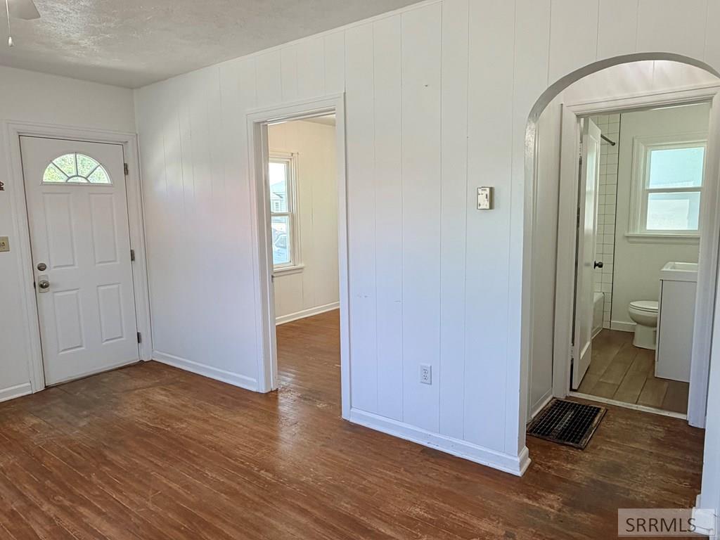 402 3rd Street Property Photo 4