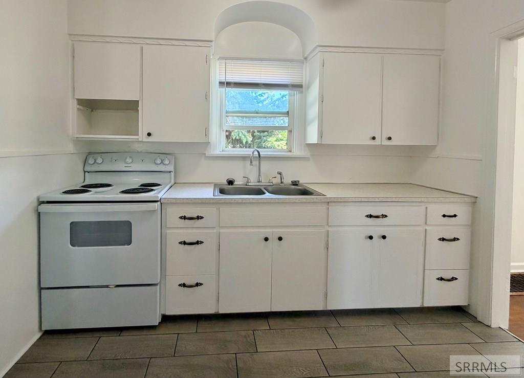 402 3rd Street Property Photo 6
