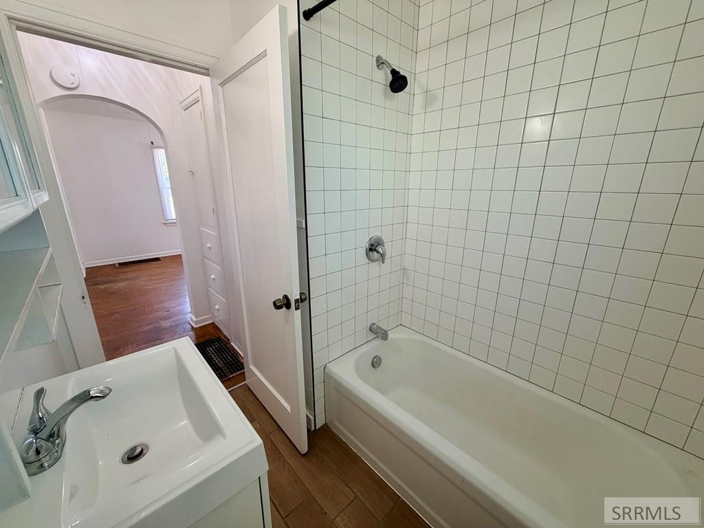 402 3rd Street Property Photo 8