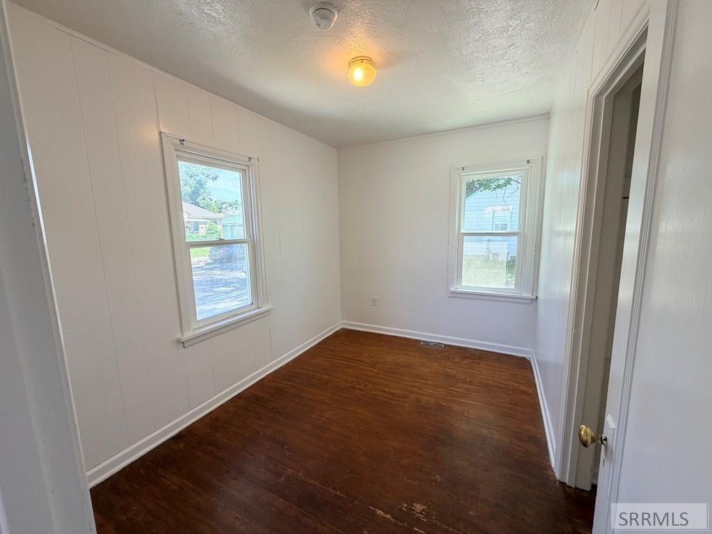 402 3rd Street Property Photo 9