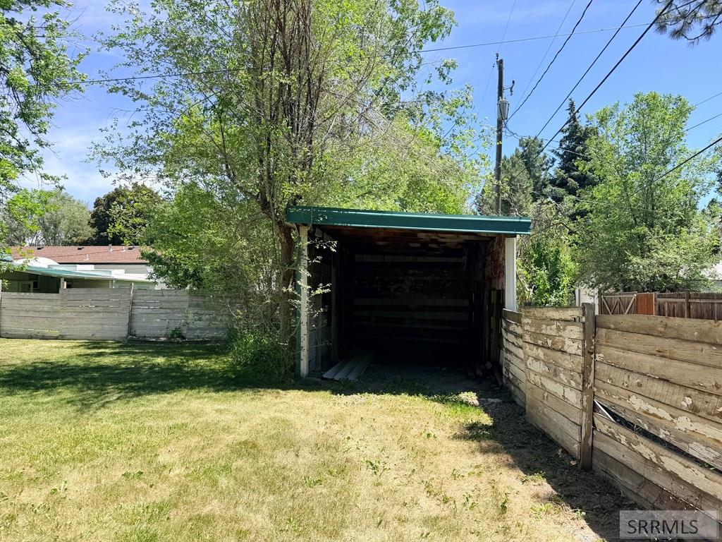 402 3rd Street Property Photo 22