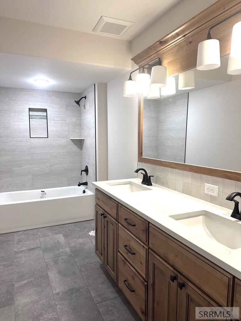 4136 E 206 N Property Photo 4