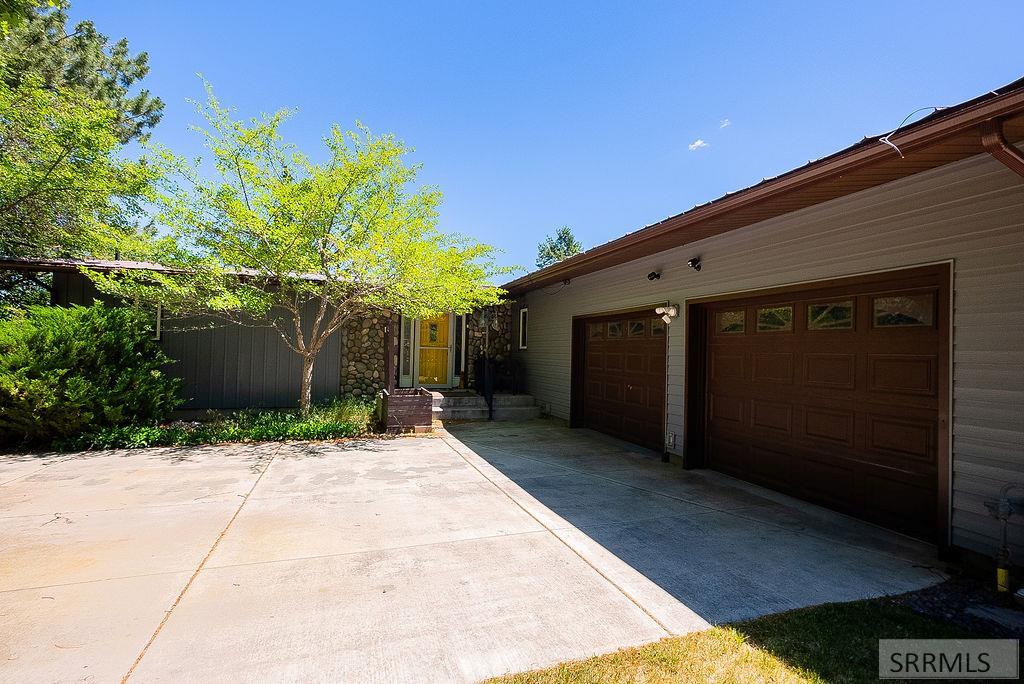1255 Chokecherry Dr Property Photo 9