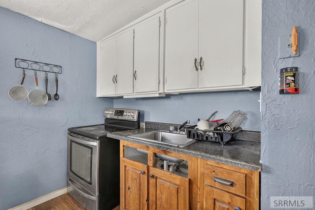 503 Gladstone Street Property Photo 12