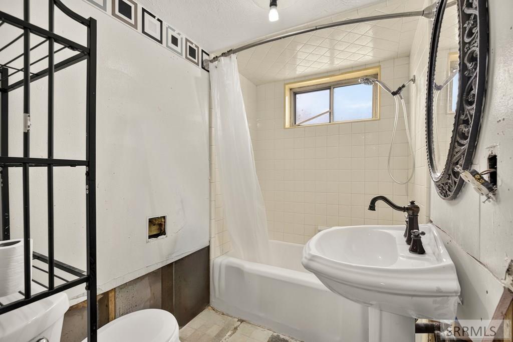 503 Gladstone Street Property Photo 28