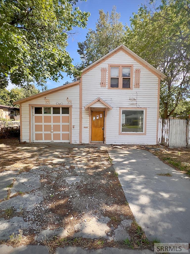 405 E Avenue B Property Photo 1