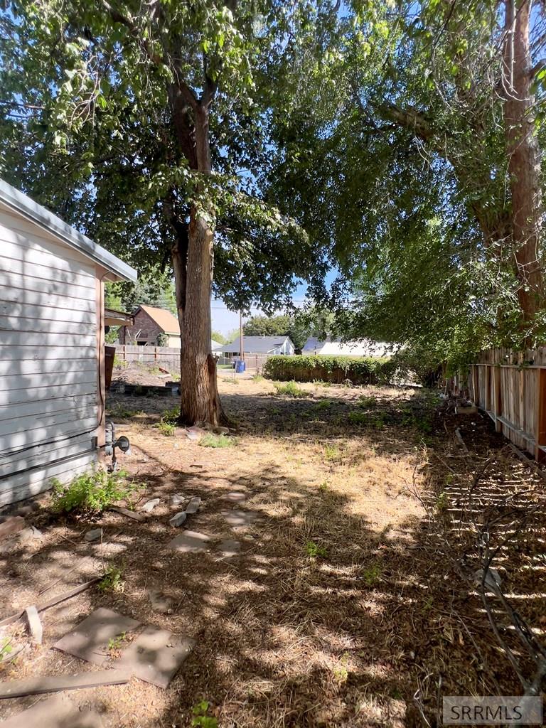 405 E Avenue B Property Photo 3