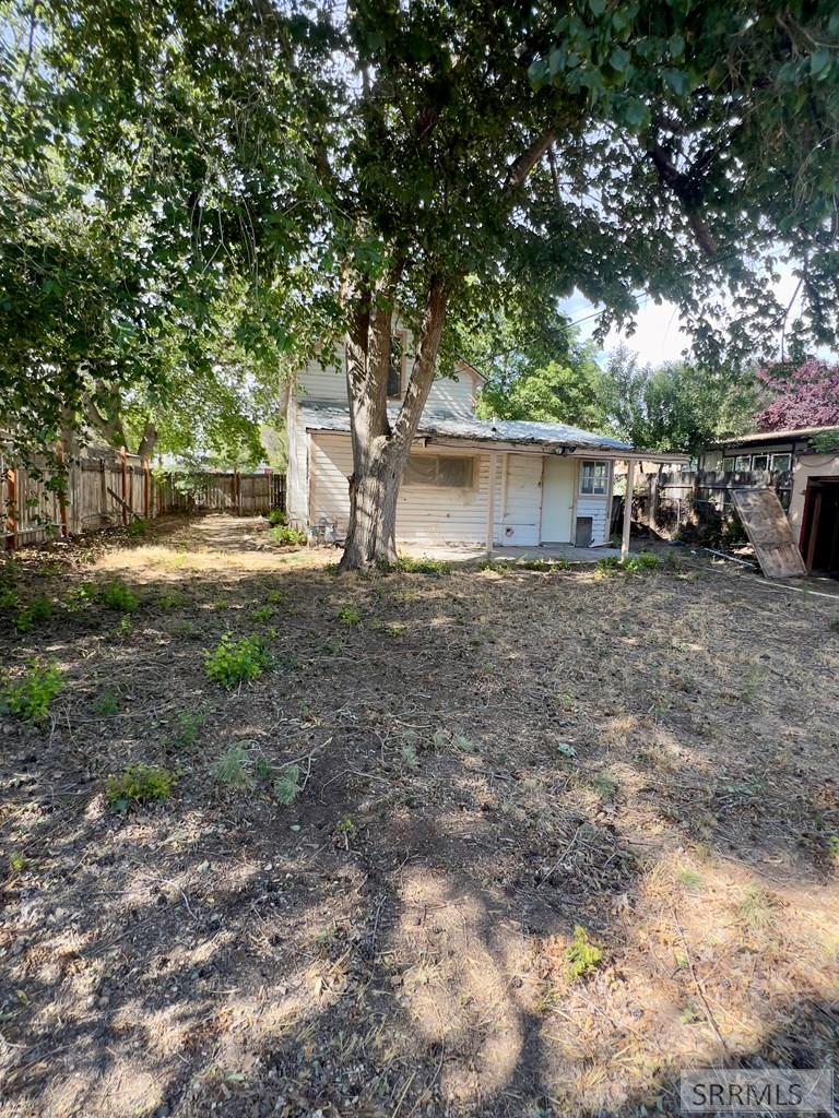 405 E Avenue B Property Photo 4