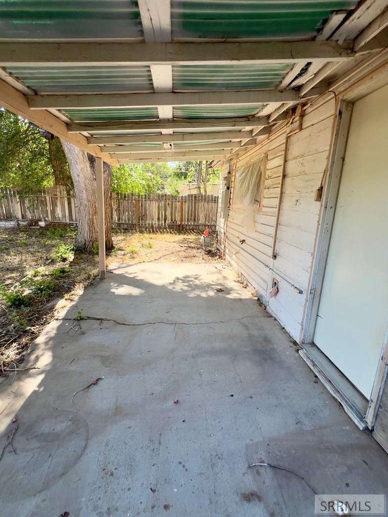 405 E Avenue B Property Photo 8