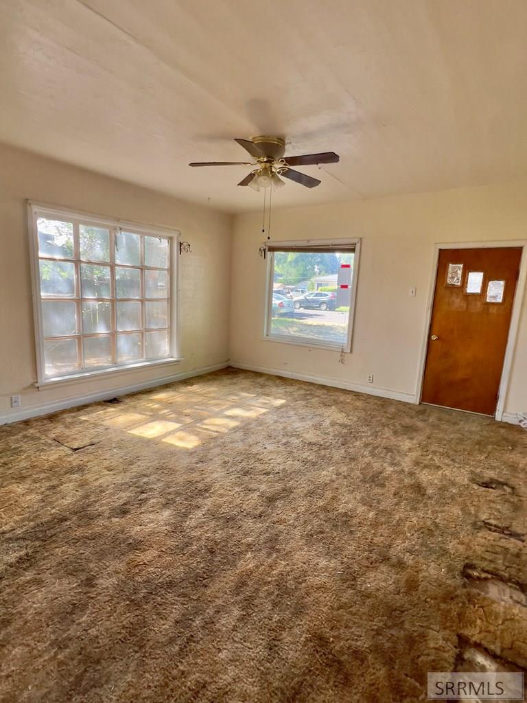 405 E Avenue B Property Photo 9