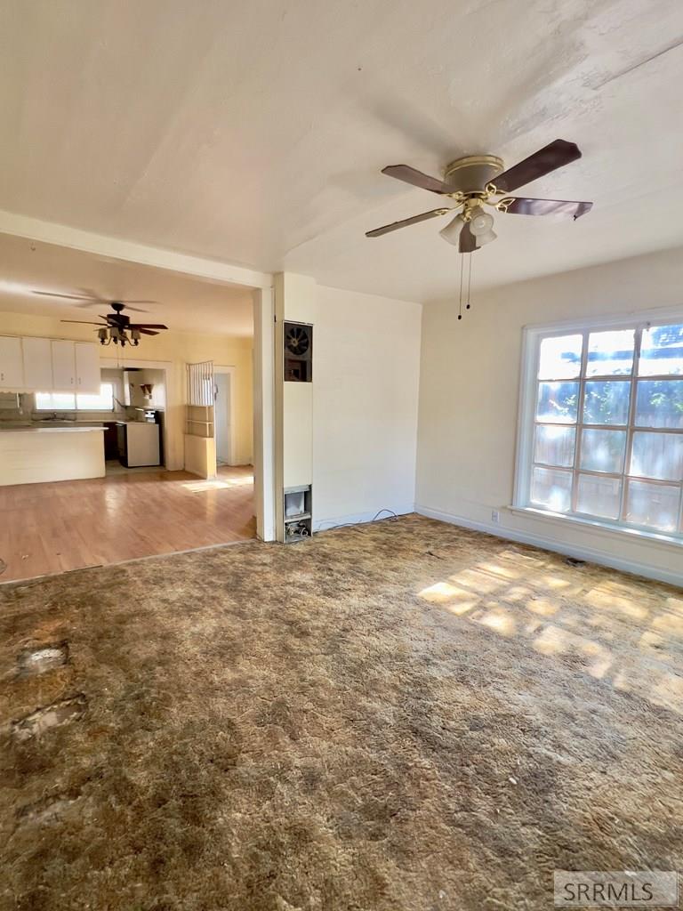 405 E Avenue B Property Photo 11