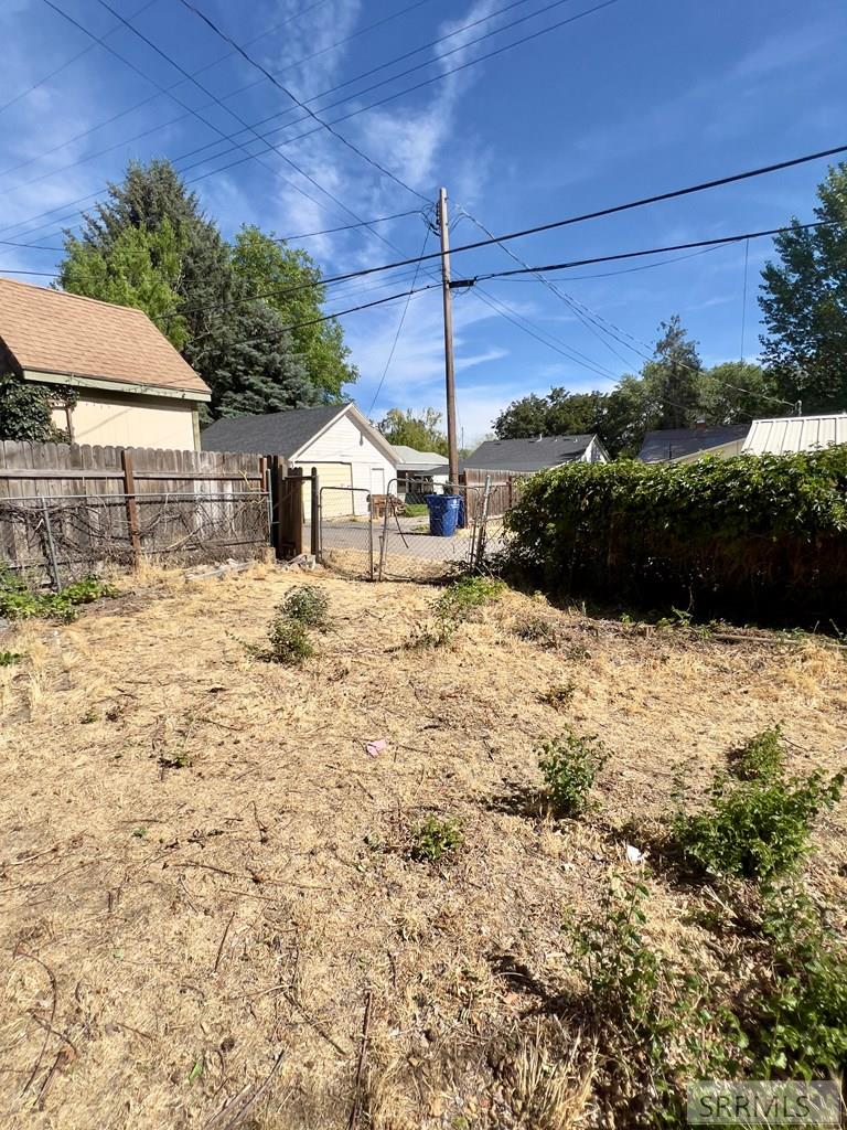 405 E Avenue B Property Photo 18