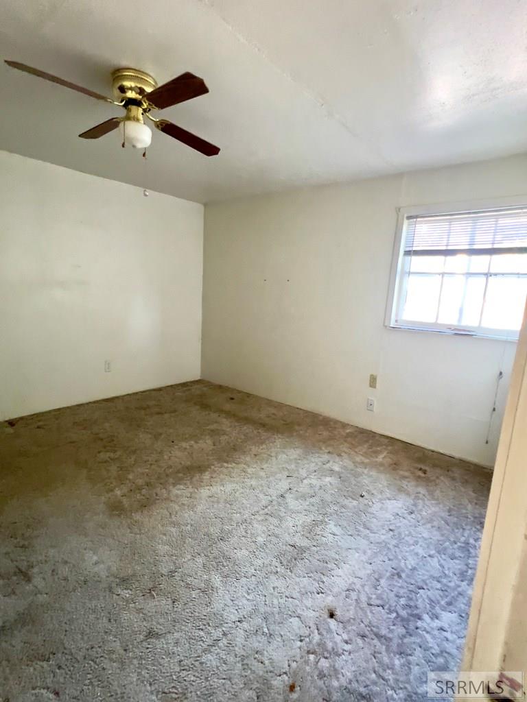 405 E Avenue B Property Photo 22