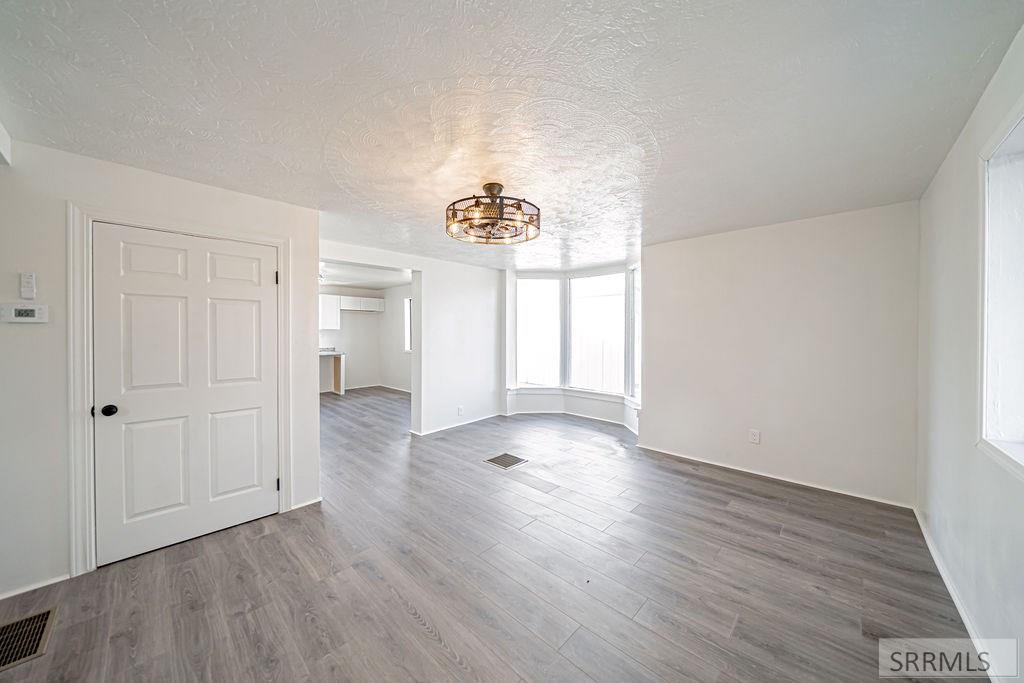 1401 W Albany Street Property Photo 6