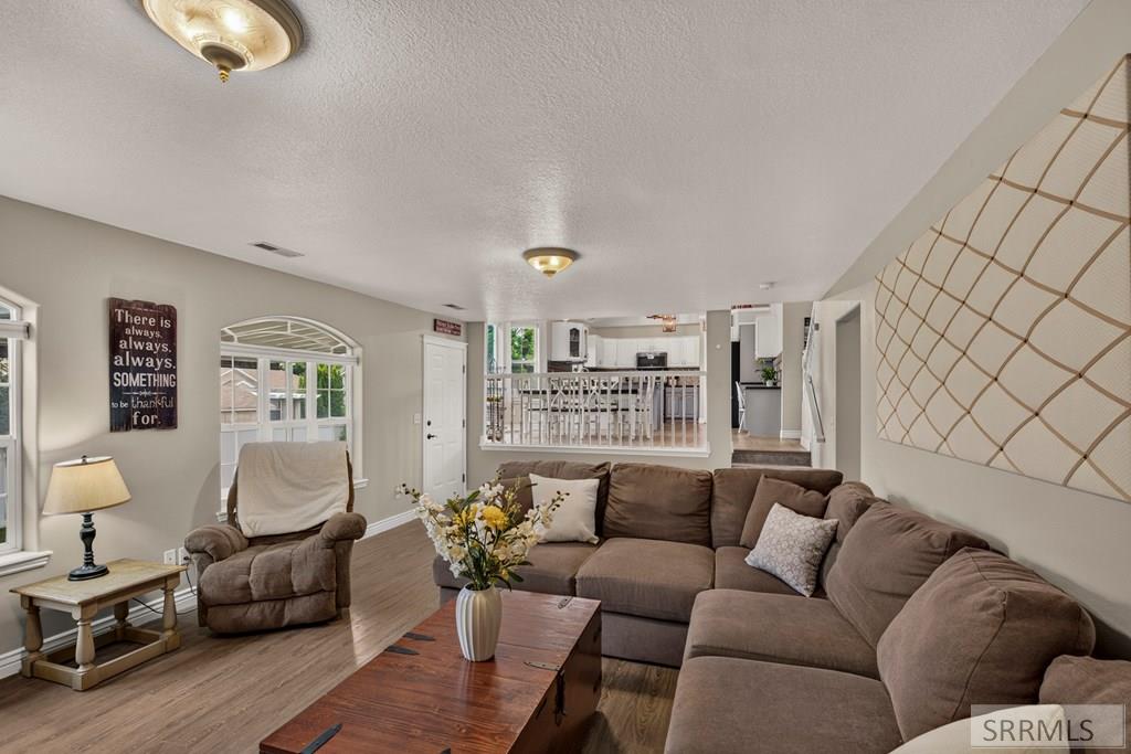 4463 Teewinot Property Photo 3
