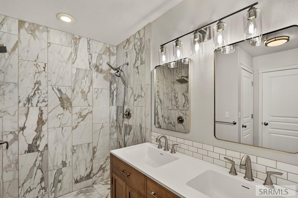 4463 Teewinot Property Photo 9