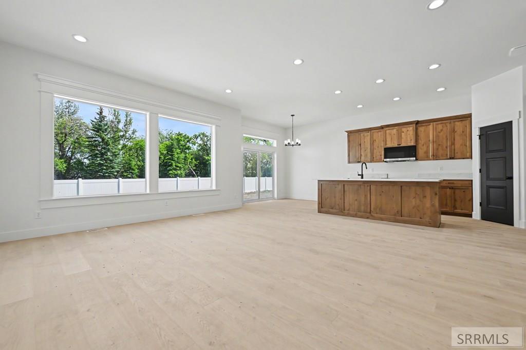 460 Willow Bend Avenue Property Photo 2