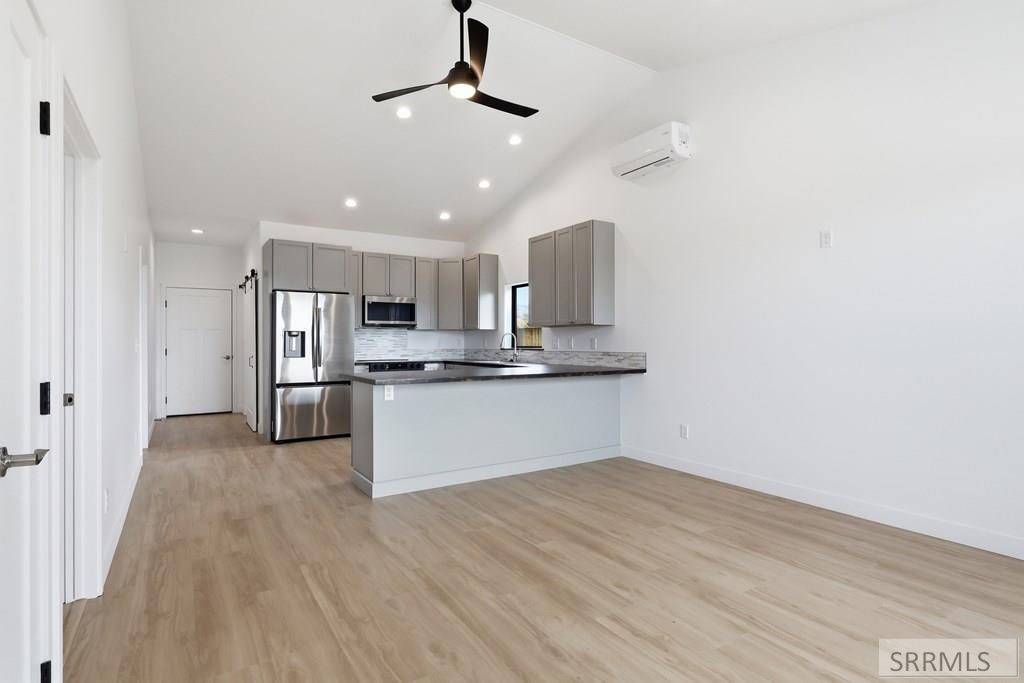 101 Everly Street Property Photo 3