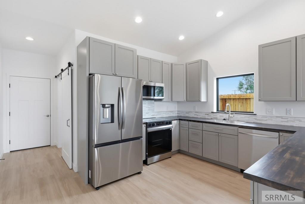 101 Everly Street Property Photo 6