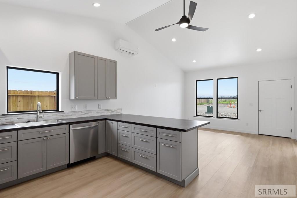 101 Everly Street Property Photo 7