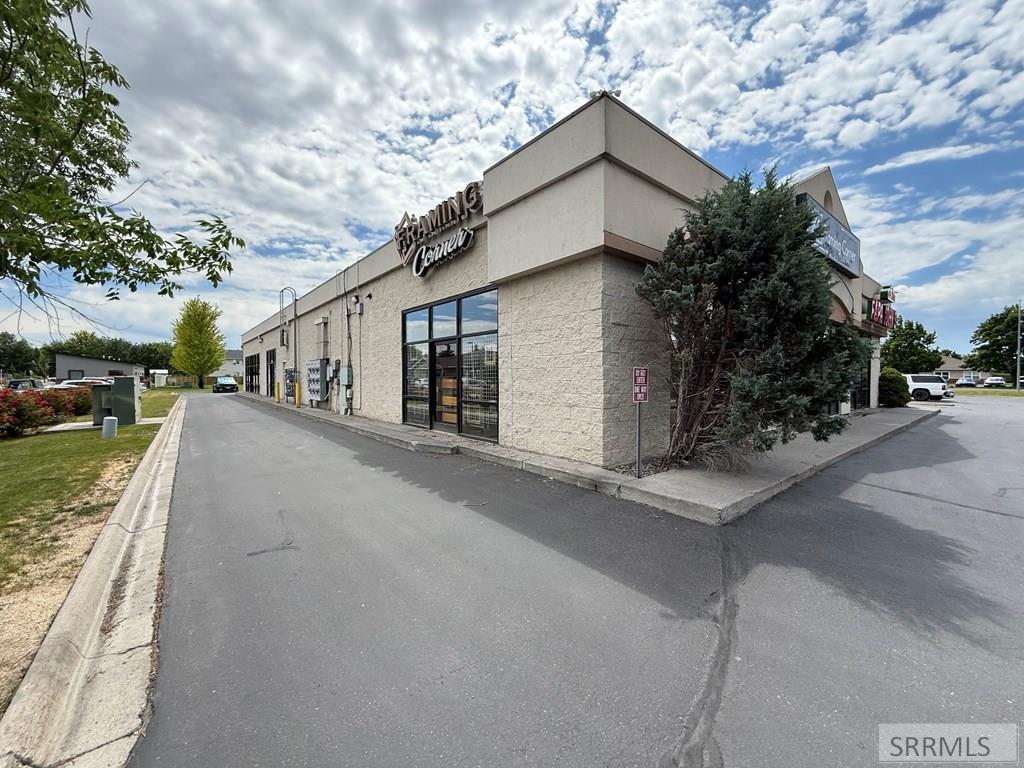 549 S Woodruff Avenue Property Photo 10