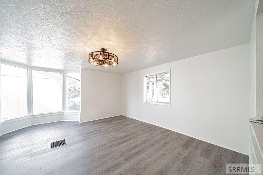 1401 W Albany Street Property Photo 10