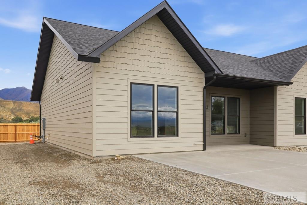 103 Everly Street Property Photo 4