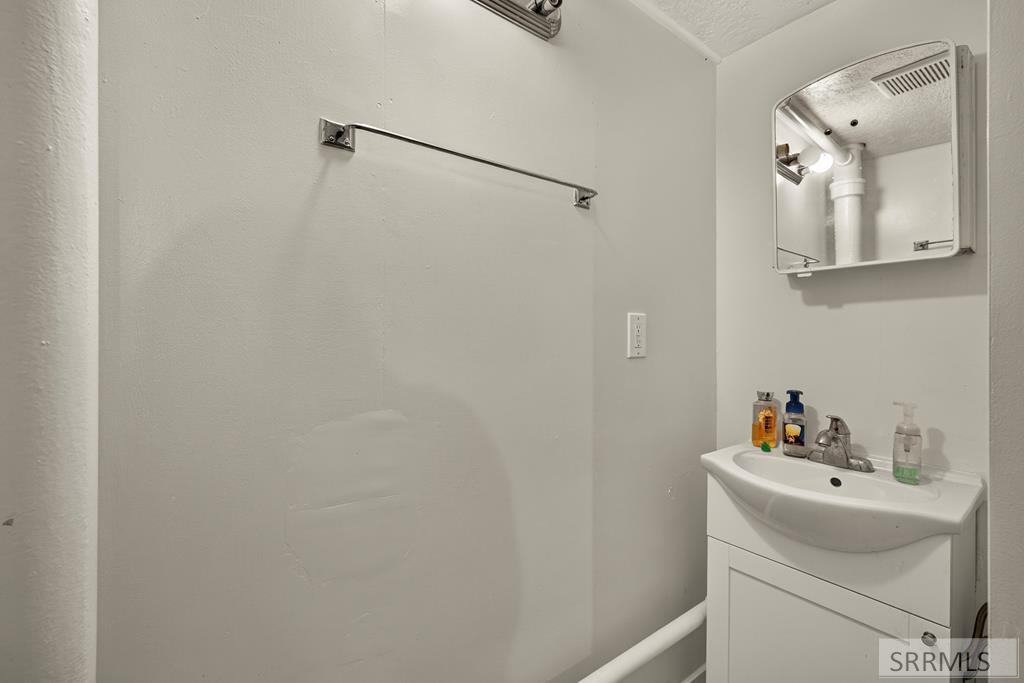 851 S Shilling Avenue Property Photo 27