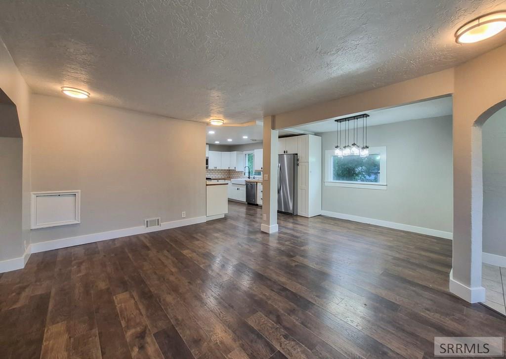 862 Highland Street Property Photo 6