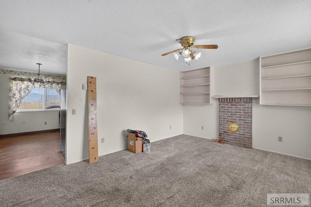 367 N 1st W Property Photo 3