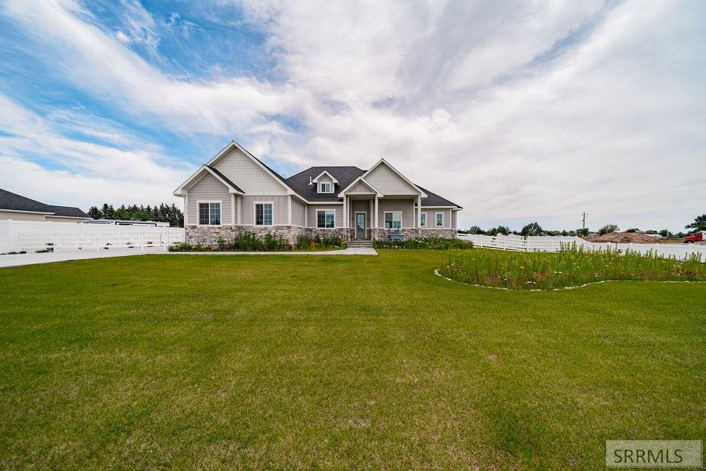 4116 E 206 N Property Photo 3