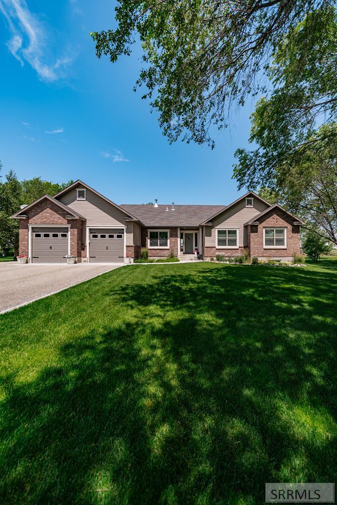 4311 E 265 N Property Photo 2