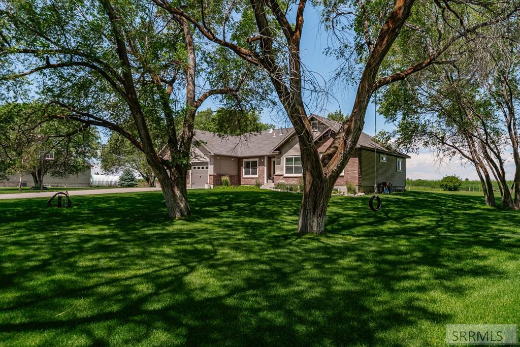4311 E 265 N Property Photo 3