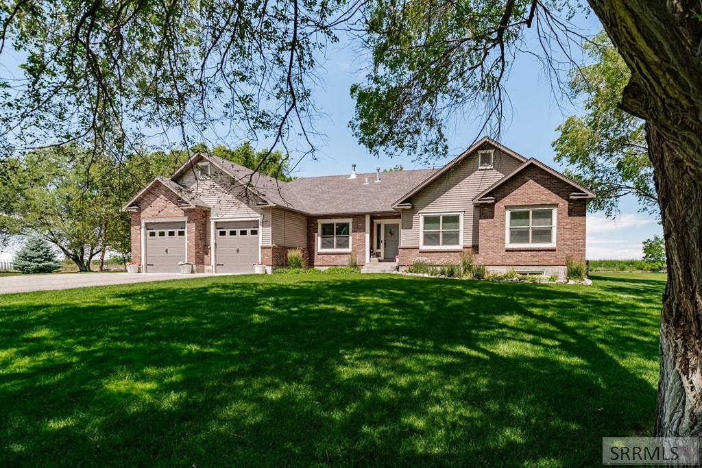 4311 E 265 N Property Photo 4