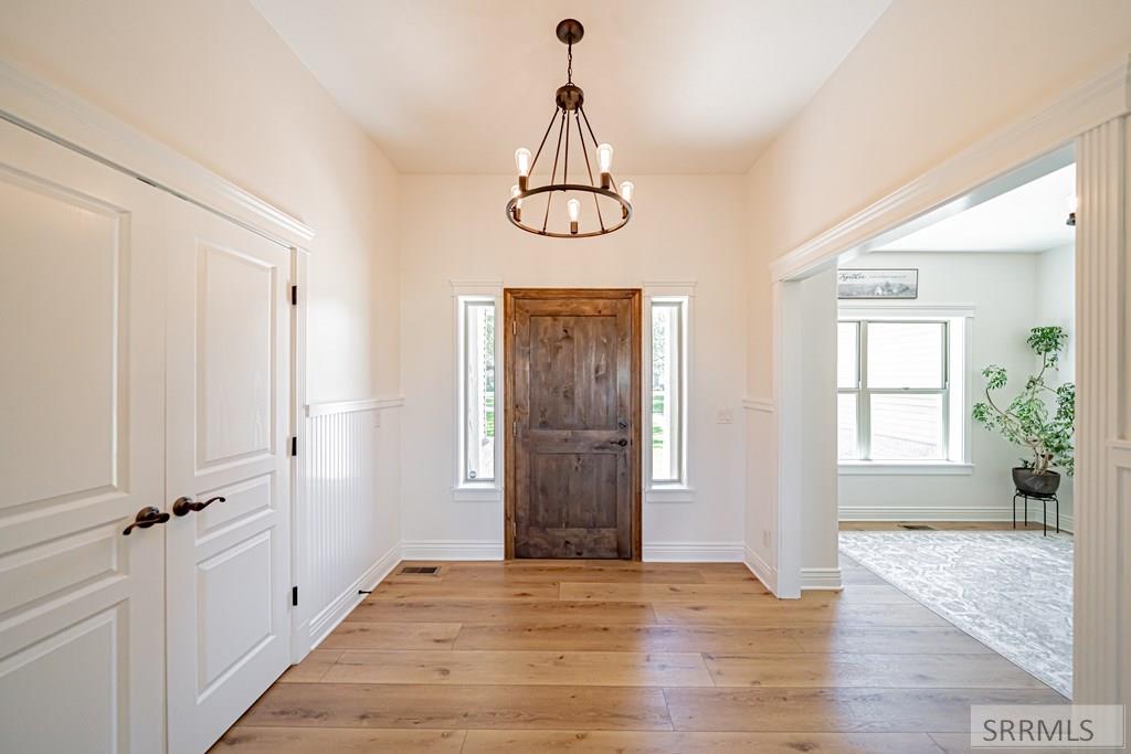 4311 E 265 N Property Photo 9